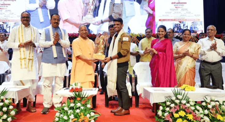 cm yogi with shubhanshu shukla